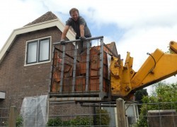 aanvoer van dakpannen