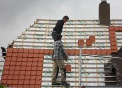 Dakpannen leggen