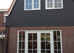 Gevelbekleding en kunststof kozijnen