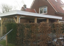 Eiken overkapping met daklichten