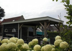 Zeeuws tuinhuis met overkapping